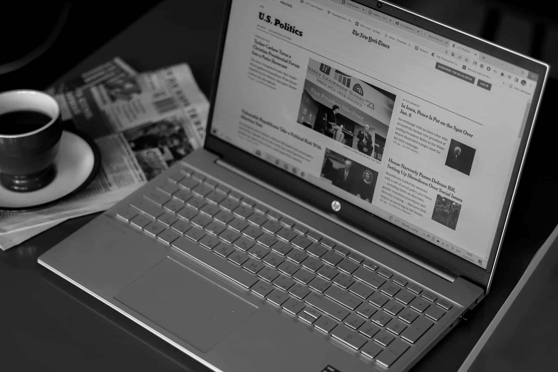 The 10-minute reading rule how one small daily habit beats doomscrolling